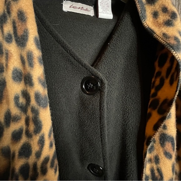 Le Moda VINTAGE Cape Poncho with leopard print scarf attached at neck. One Size - Picture 7 of 9